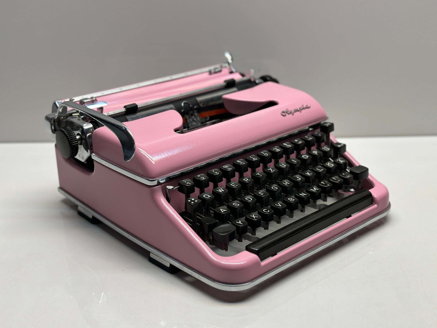 Elegant Pink Olympia SM3 Typewriter with Matching Pink Bag - A Fusion of Style and Functionality