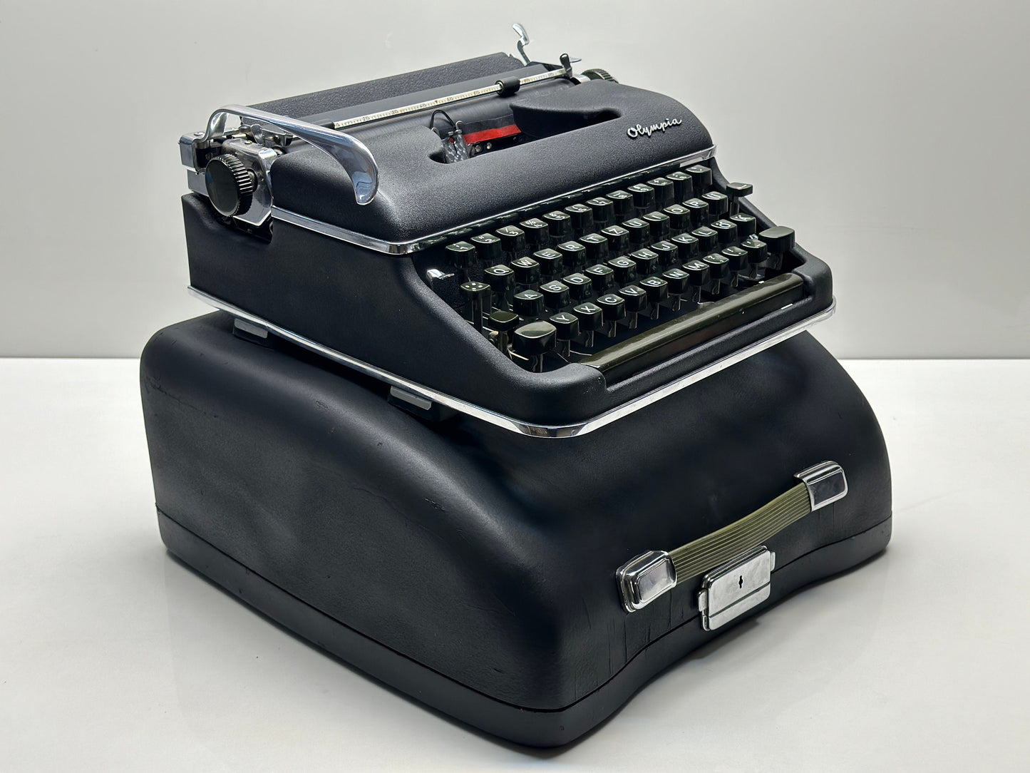 Olympia SM3 Black Typewriter - Premium Quality, Highly Preferred Model, QWERTY Option, Custom Black Case, Panther-Like Elegance,Best Gift