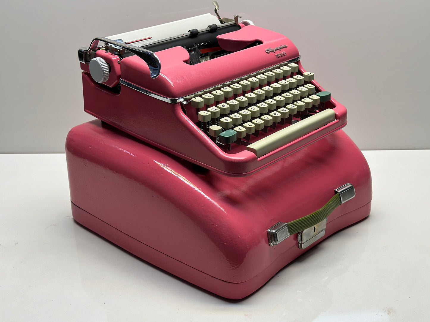 Olympia SM5 Typewriter / Antique  Typewriter,Pink Typewriter,Premium GIFT