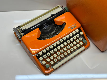 Olympia Splendid 33/66 Typewriter - QWERTZ Keyboard, White Keys, Orange Elegance, and Matching Bag - A Premium Gift for Writers and Typewrit