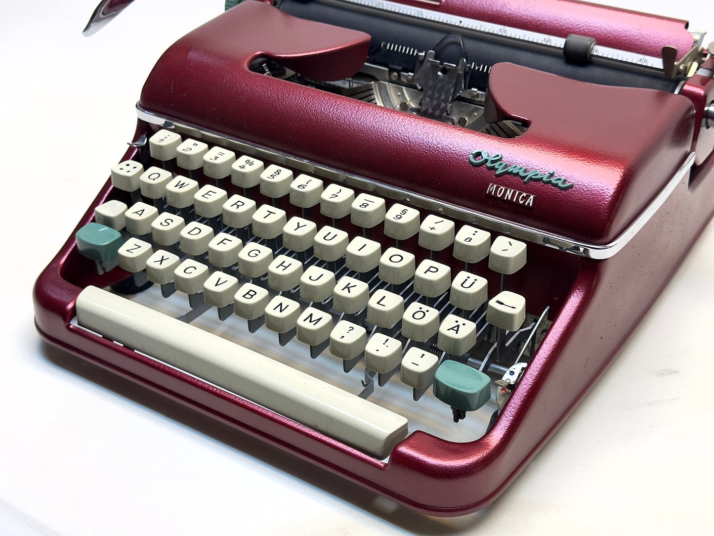 QWERTY Olympia SM4 Typewriter - Red Beauty, A Perfect Gift Choice for Writers and Enthusiasts