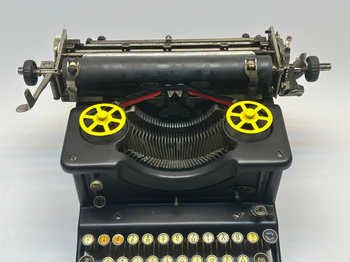 Rex Visible Typewriter - Classic Black with Striking Yellow Ribbon Covers, AZERTY Layout, Glass Keyboard