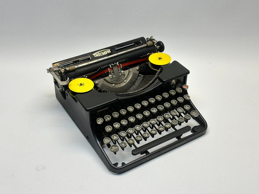 Adler Triumph Typewriter - Vintage 1940 Model with QWERTZ Layout and Glass Black Keys