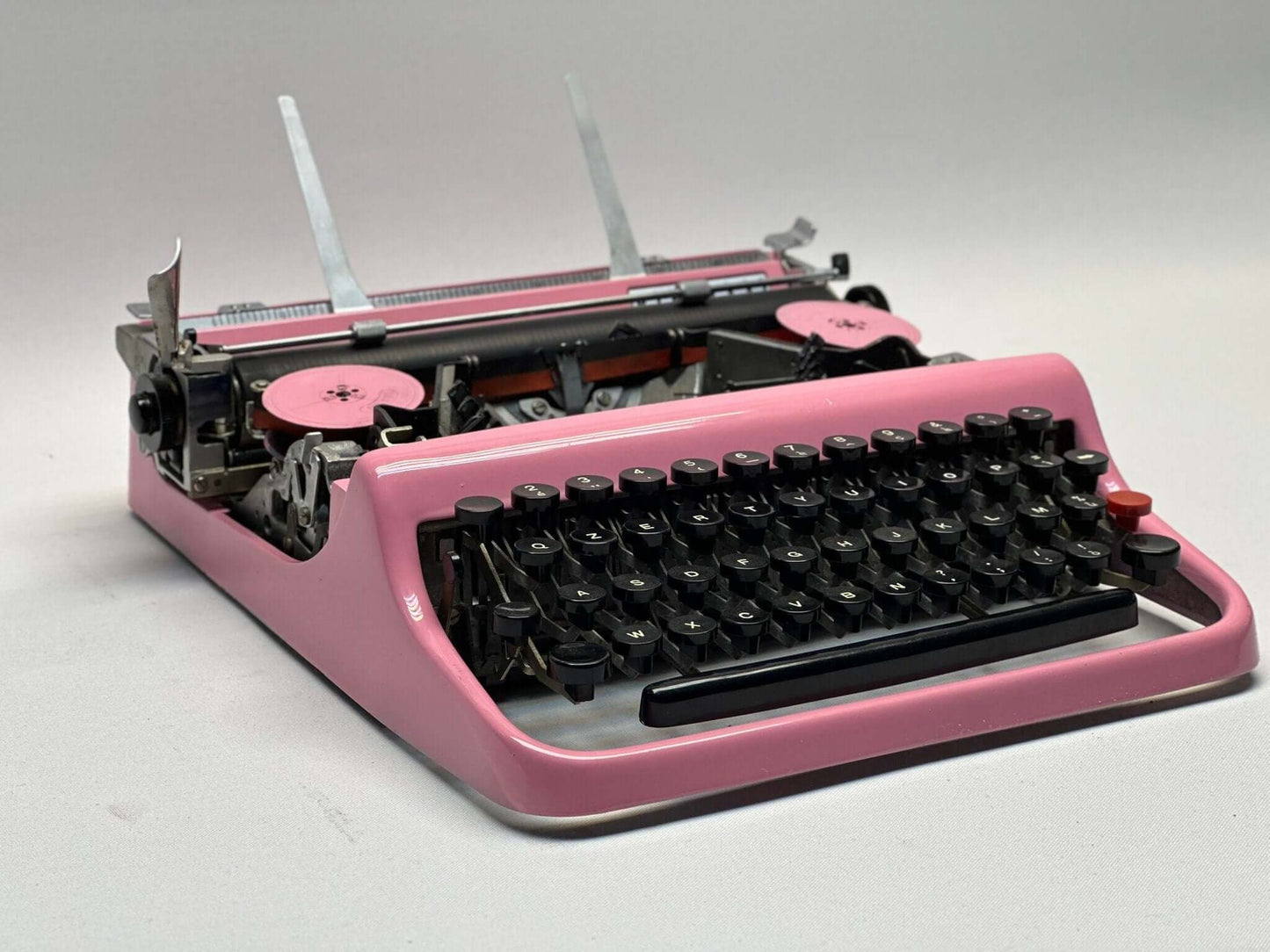 Rare! QWERTY Olivetti Lettare 32 Typewriter - Vibrant Pink Design - Antique Typewrter - Old Typewriter  - Best Gift - Antique Gift