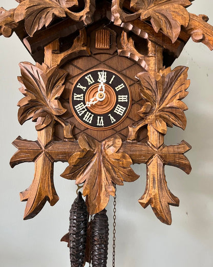Antique Cuckoo Clock with Wind-Up Mechanism and Wooden Case | 38x30 cm | Collectible Vintage Timepiece