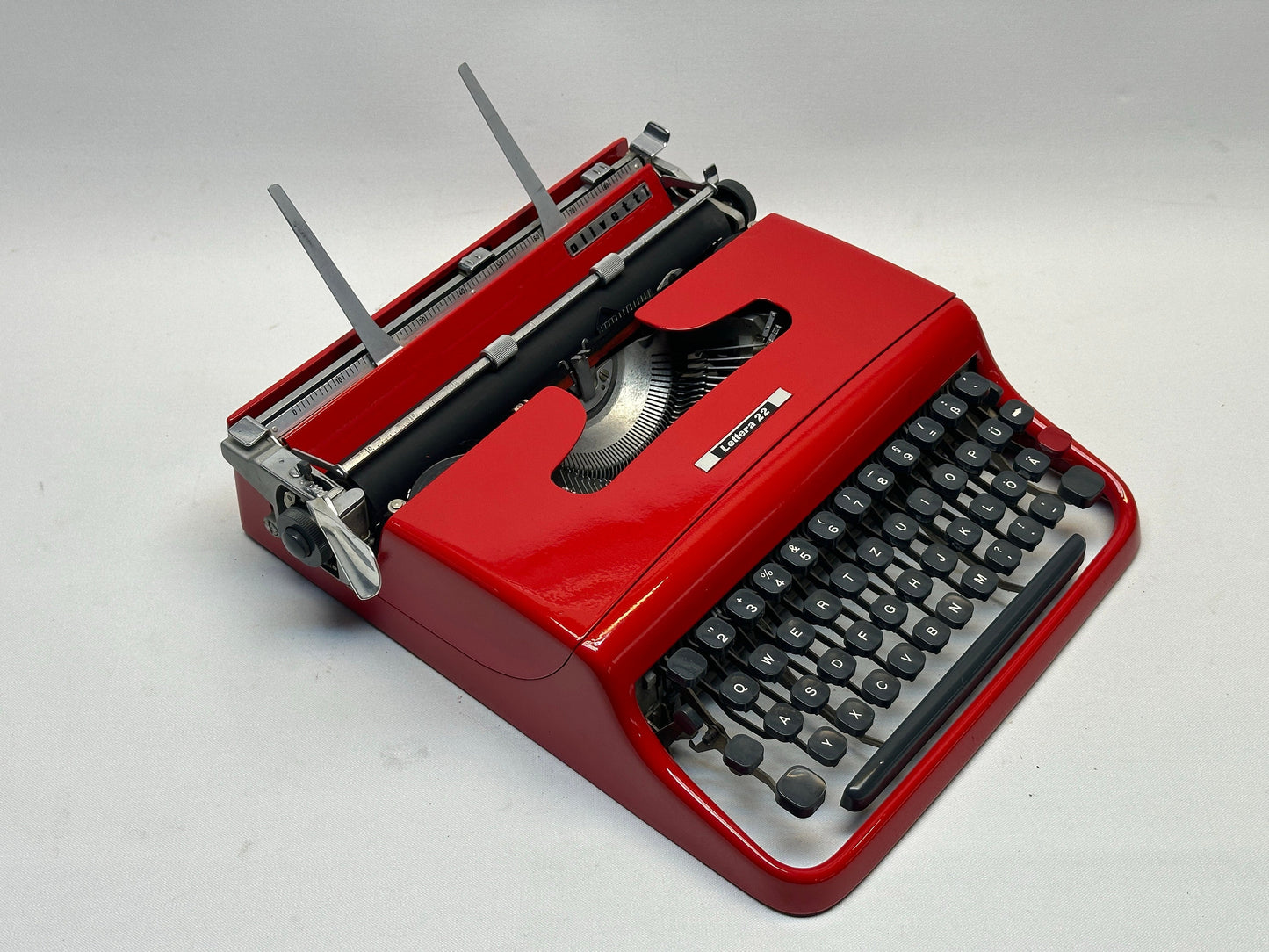 Olivetti Lettera 32 Typewriter | Vibrant Red Design | Antique Typewriter | Best Gift