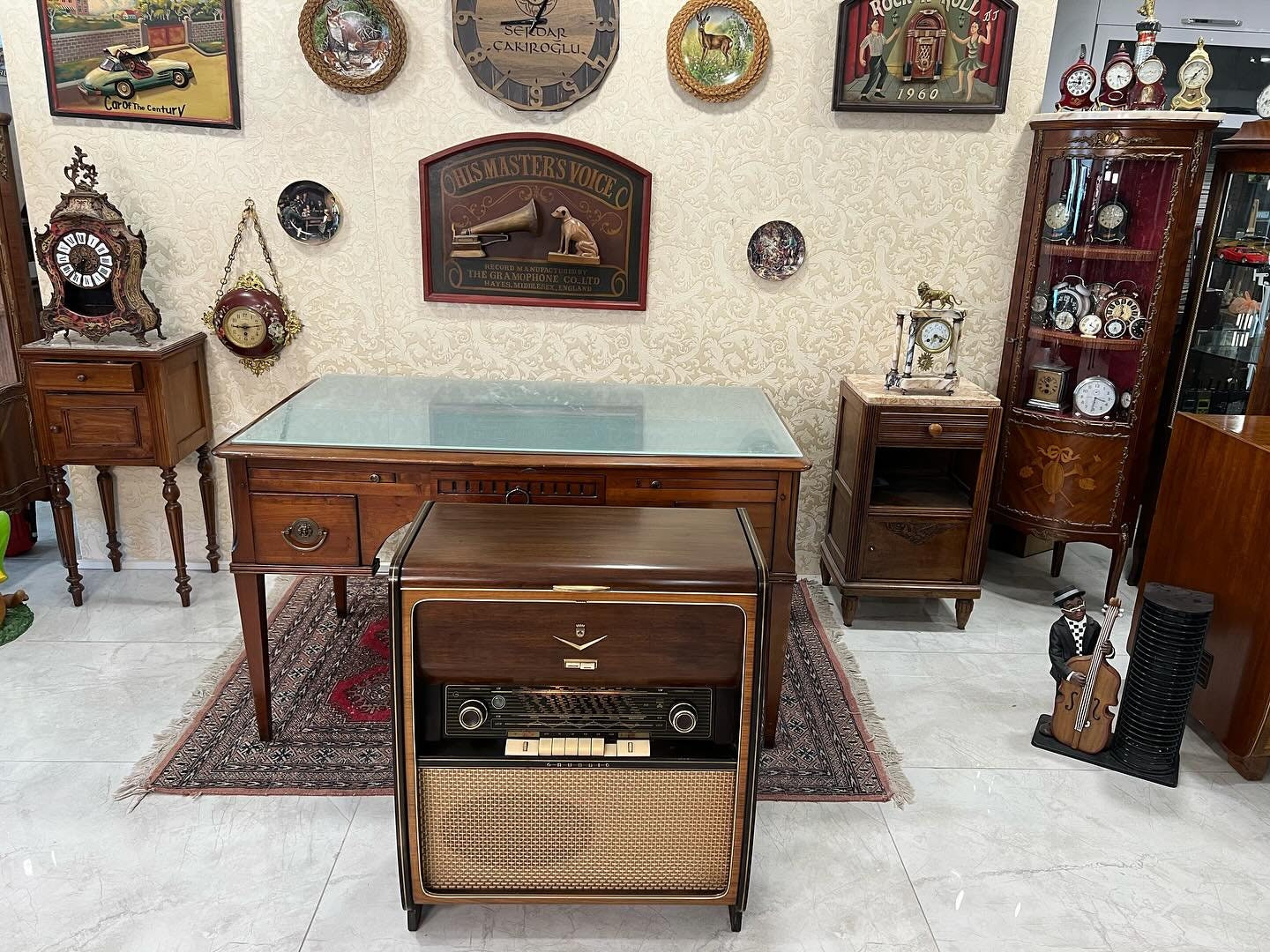 Antique Grundig Tube Music Cabinet | Original FM | Excellent Condition- Turntable
