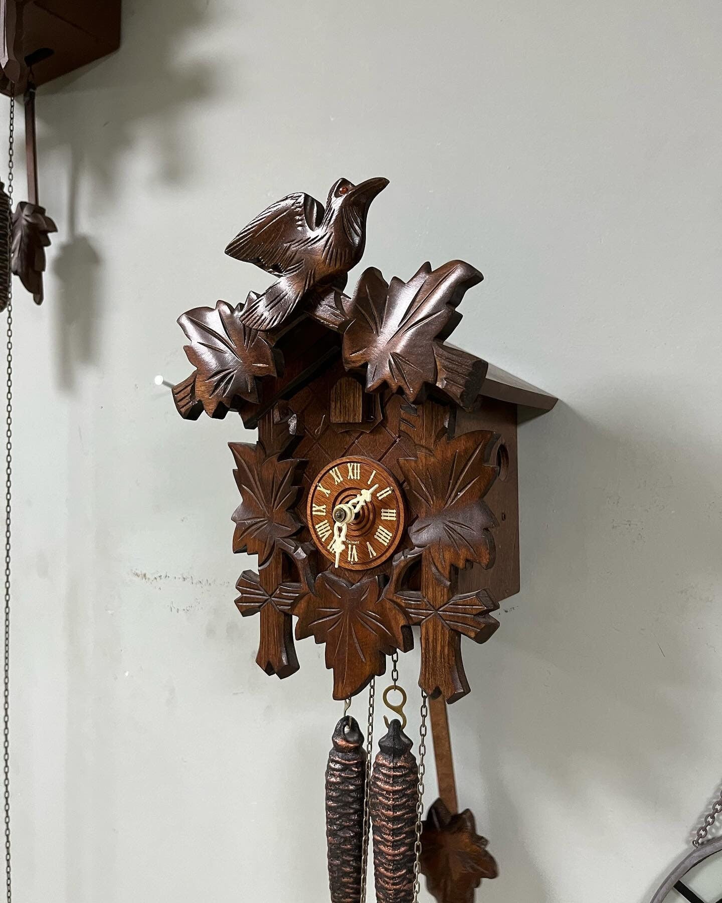 Antique Cuckoo Clock with Wind-Up Mechanism and Wooden Case | 22x17 cm | Collectible Vintage Timepiece