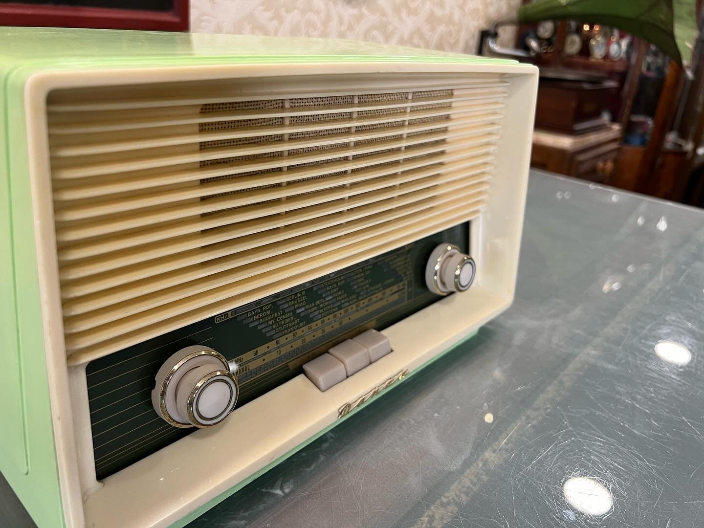 Rare ! Collectible!! Antique Graetz Danza 808 Tube Radio | Rare Green Bakelite Case | Original FM | Flawless Condition