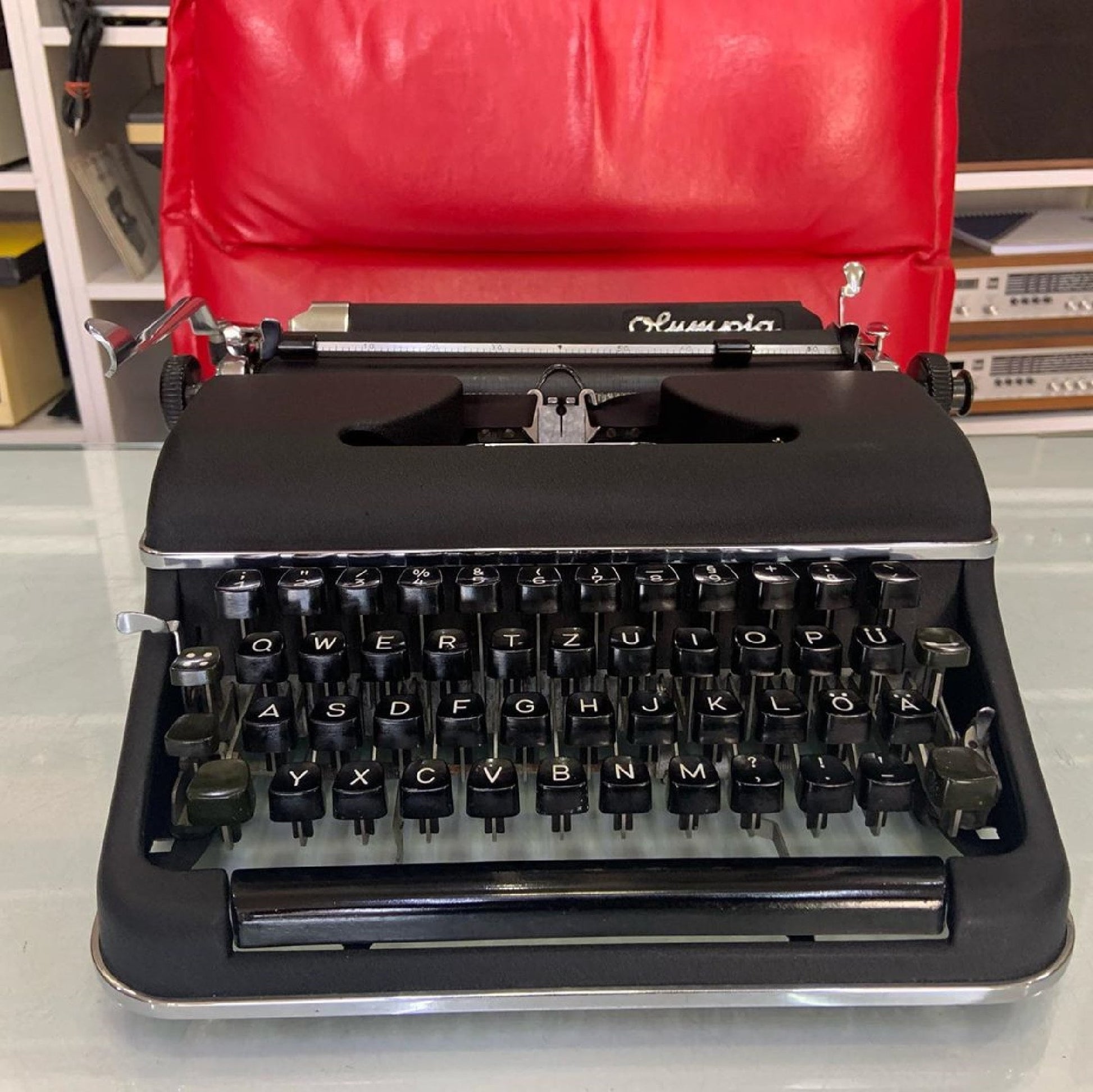 Olympia Sm2 Typewriter | Typewriter like new,typewriter working