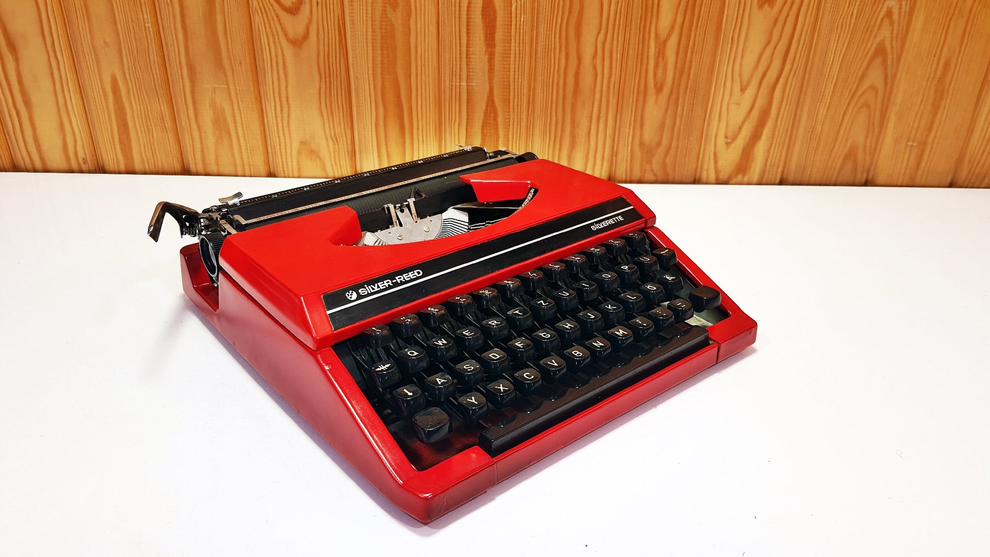 Silver REED Typewriter - Antique Charm, Fully Functional - Like New Condition,typewriter working