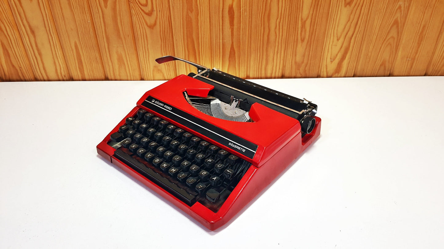 Silver REED Typewriter - Antique Charm, Fully Functional - Like New Condition,typewriter working