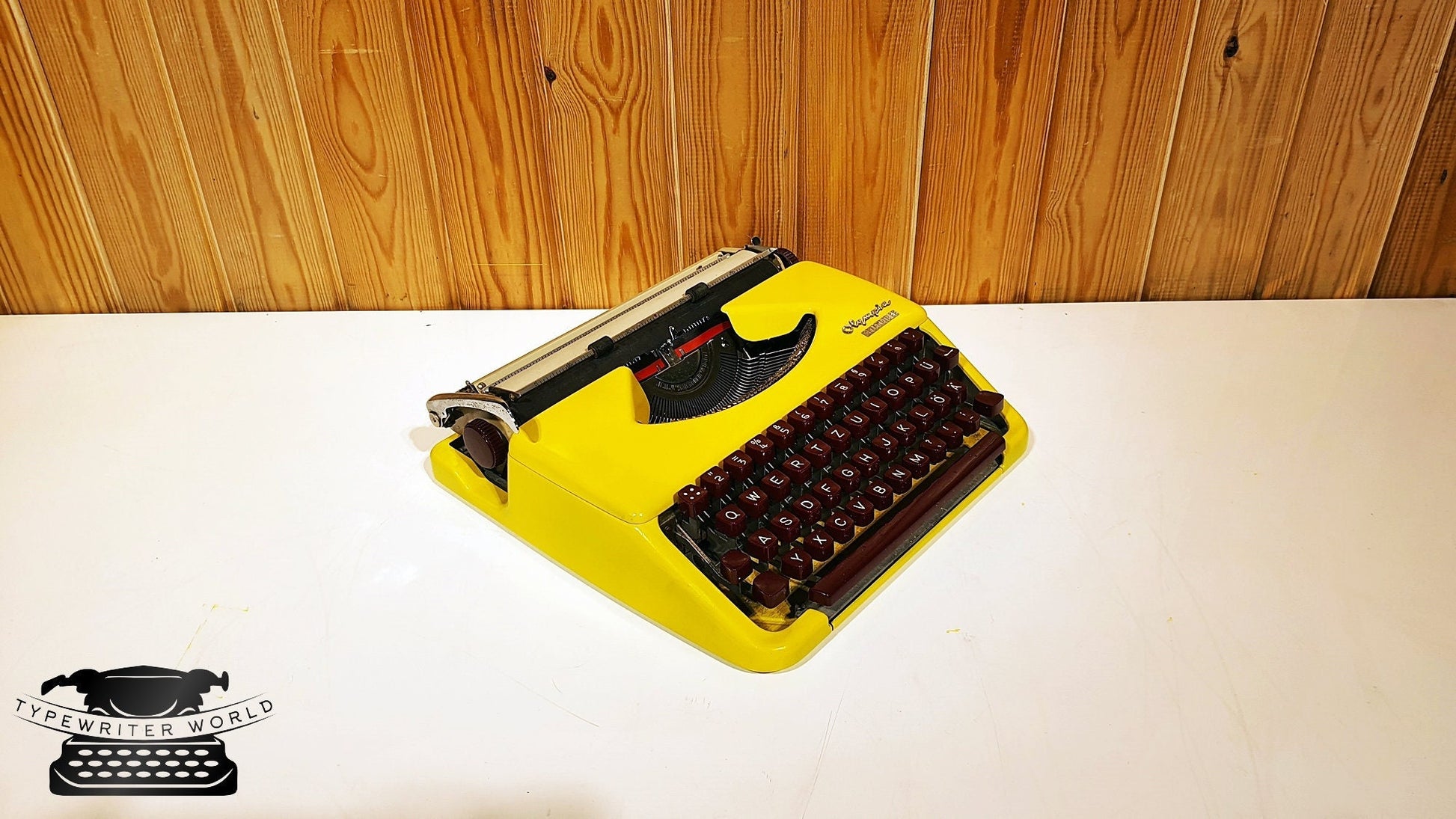 Olympia Yellow Typewriter - Premium Gift | Burgundy Key + Bag | Typewriter Like New,typewriter working