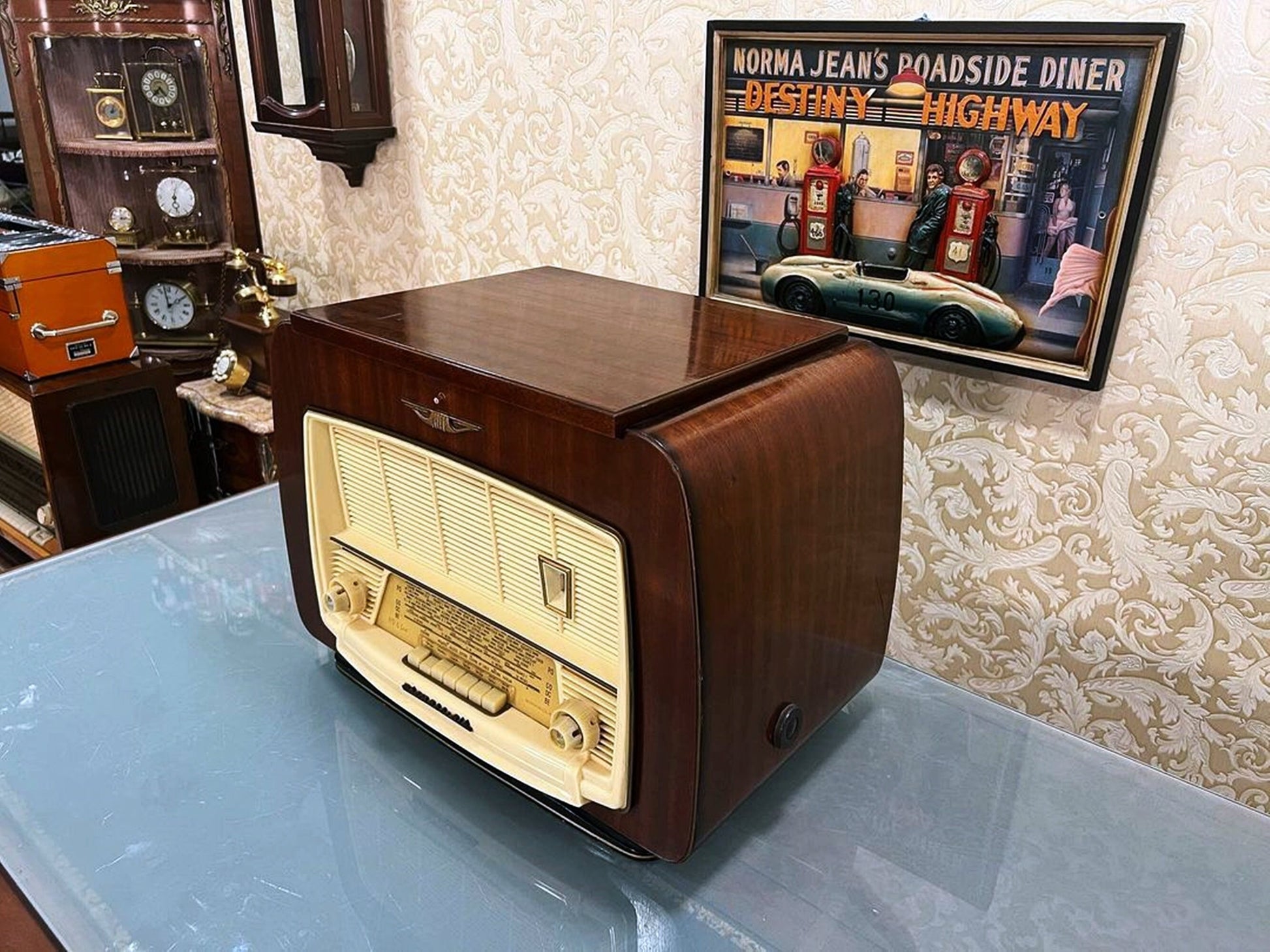 Sonneclair Radio - Vintage Audio Elegance with Lamp Feature - For Sale