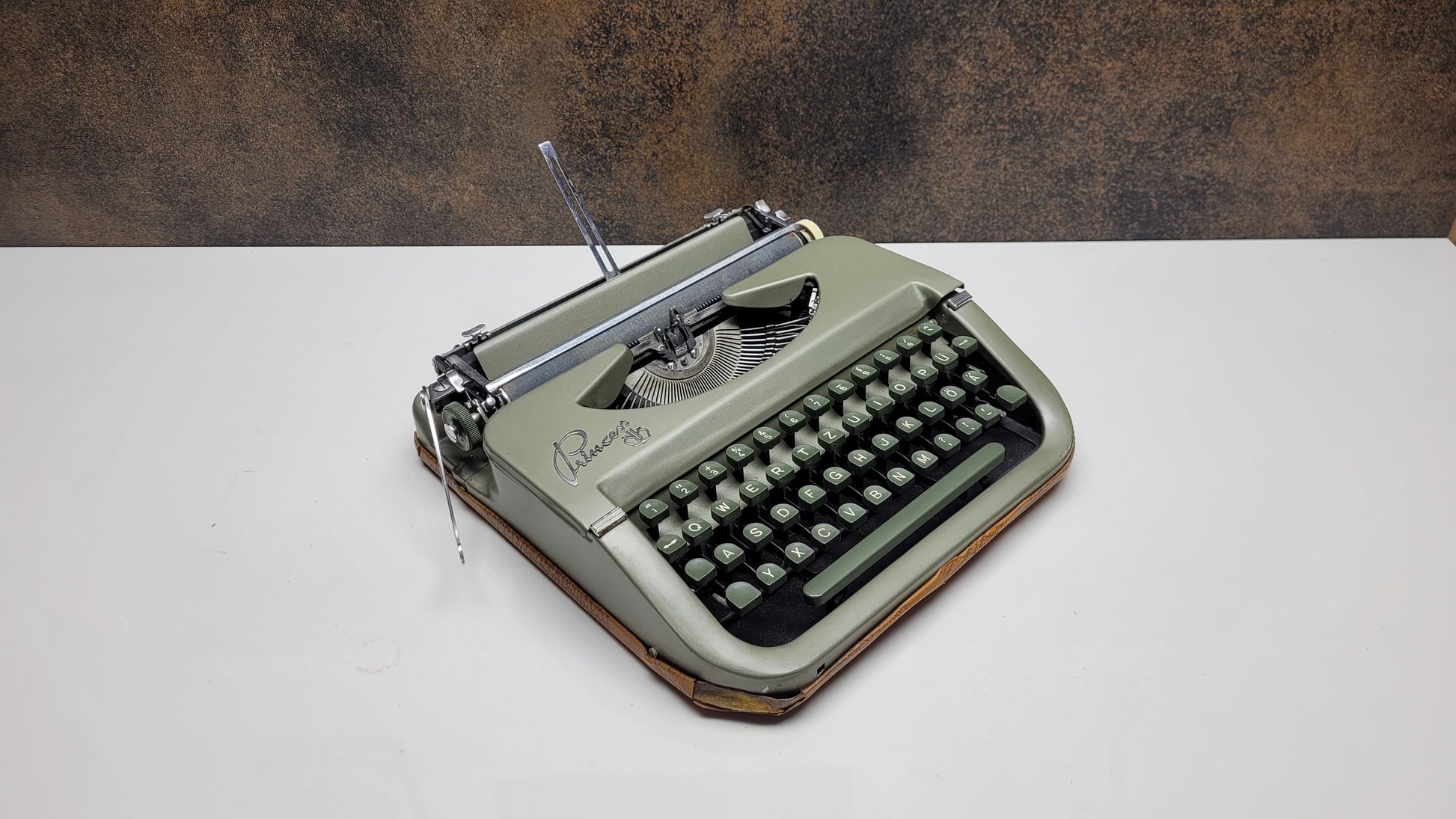 Vintage Princess Typewriter: Craftsmanship & Elegance