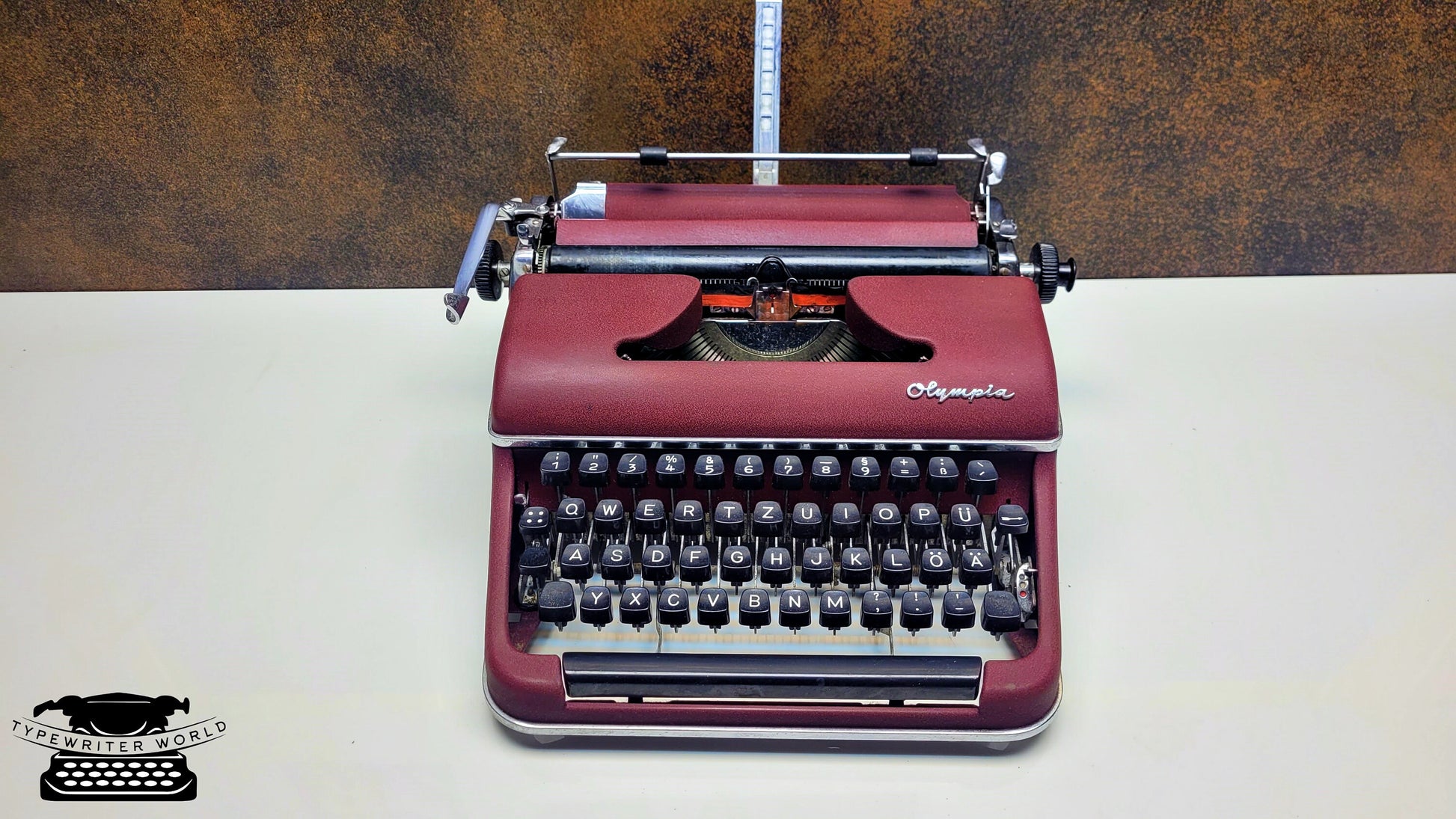 Olympia Sm2 Typewriter | Old Typewriter | Best Typewriter | Burgundy Olympia Sm2 Special Typewriter | Vitange Typewriter |