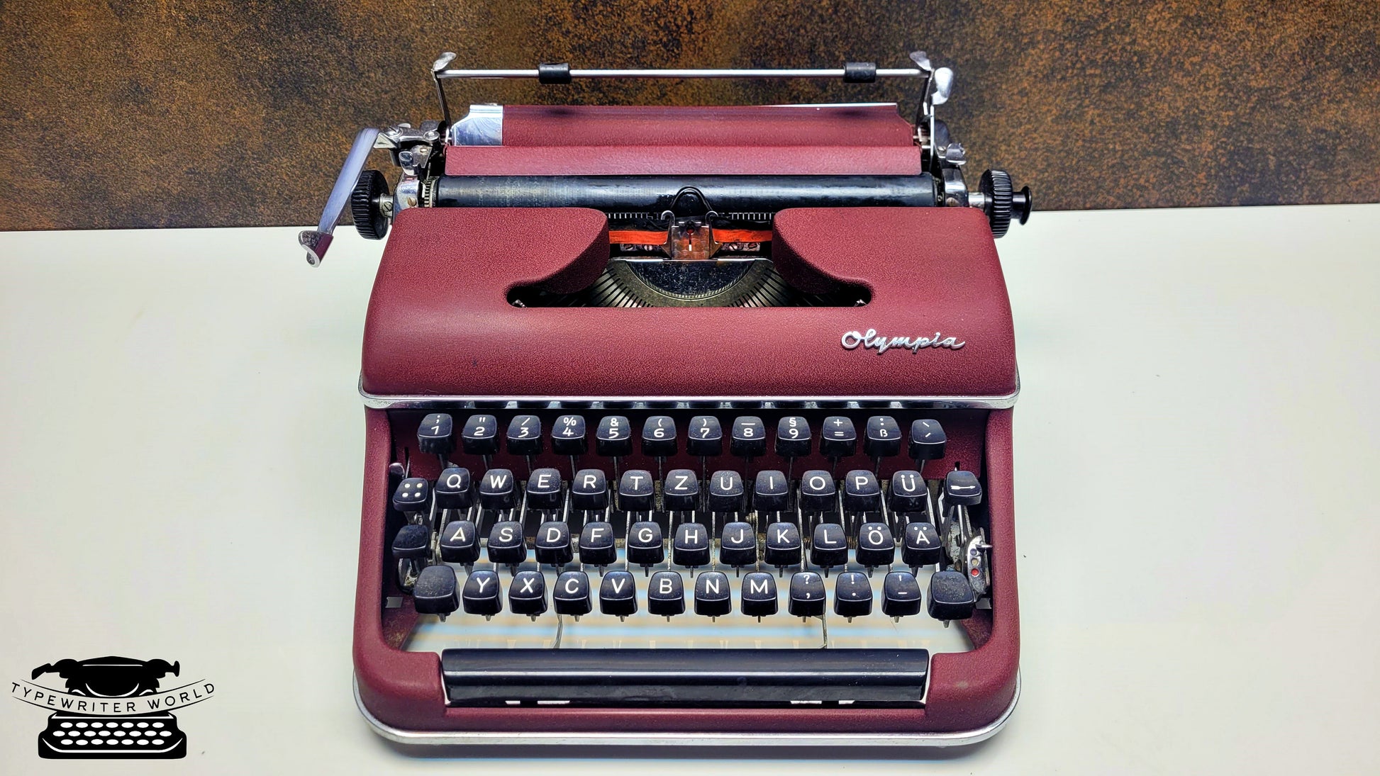 Olympia Sm2 Typewriter | Old Typewriter | Best Typewriter | Burgundy Olympia Sm2 Special Typewriter | Vitange Typewriter |