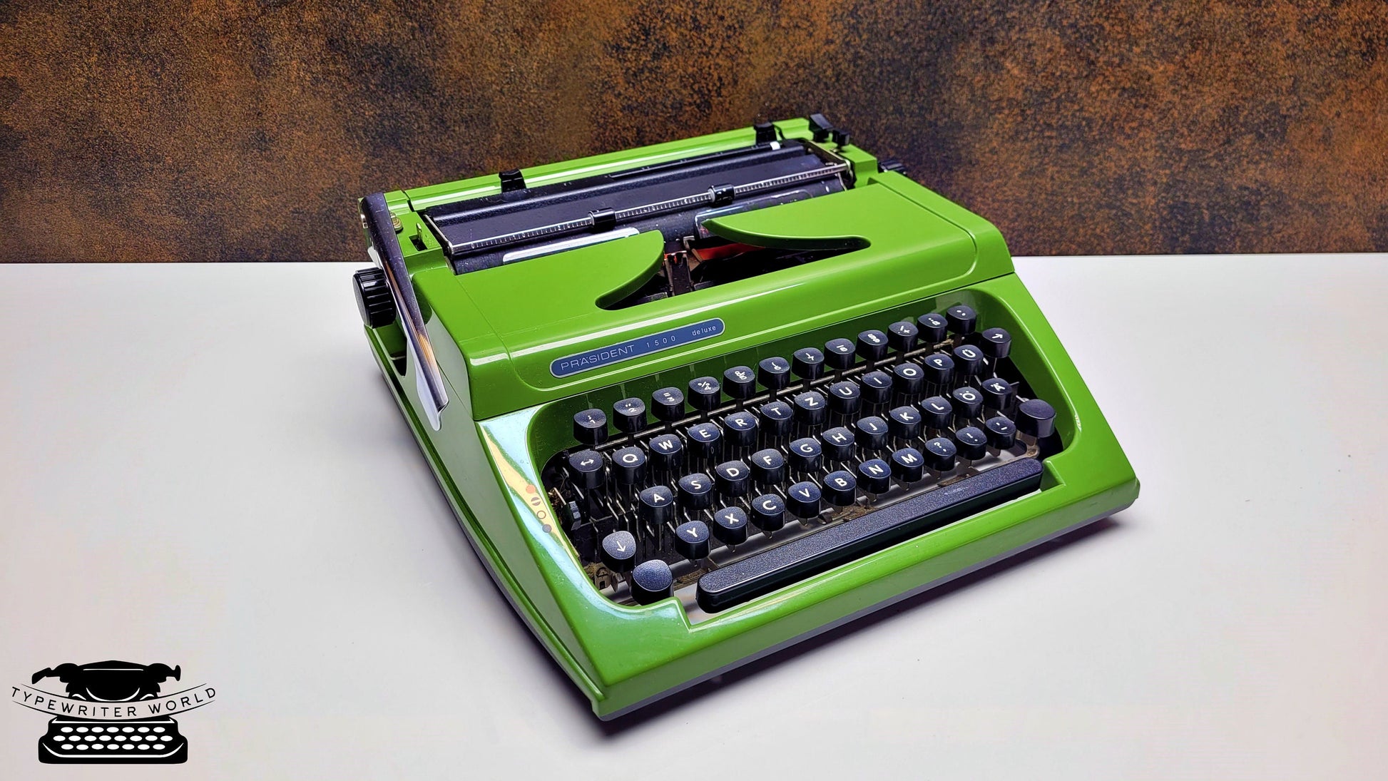 Prasident Typewriter | Green Typewriter | Leather Bag Typewriter | Old Typewriter,typewriter working
